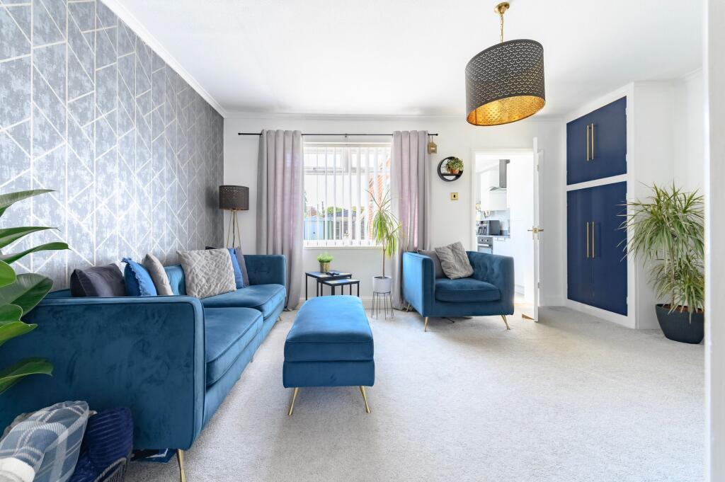 3 bedroom end of terrace house