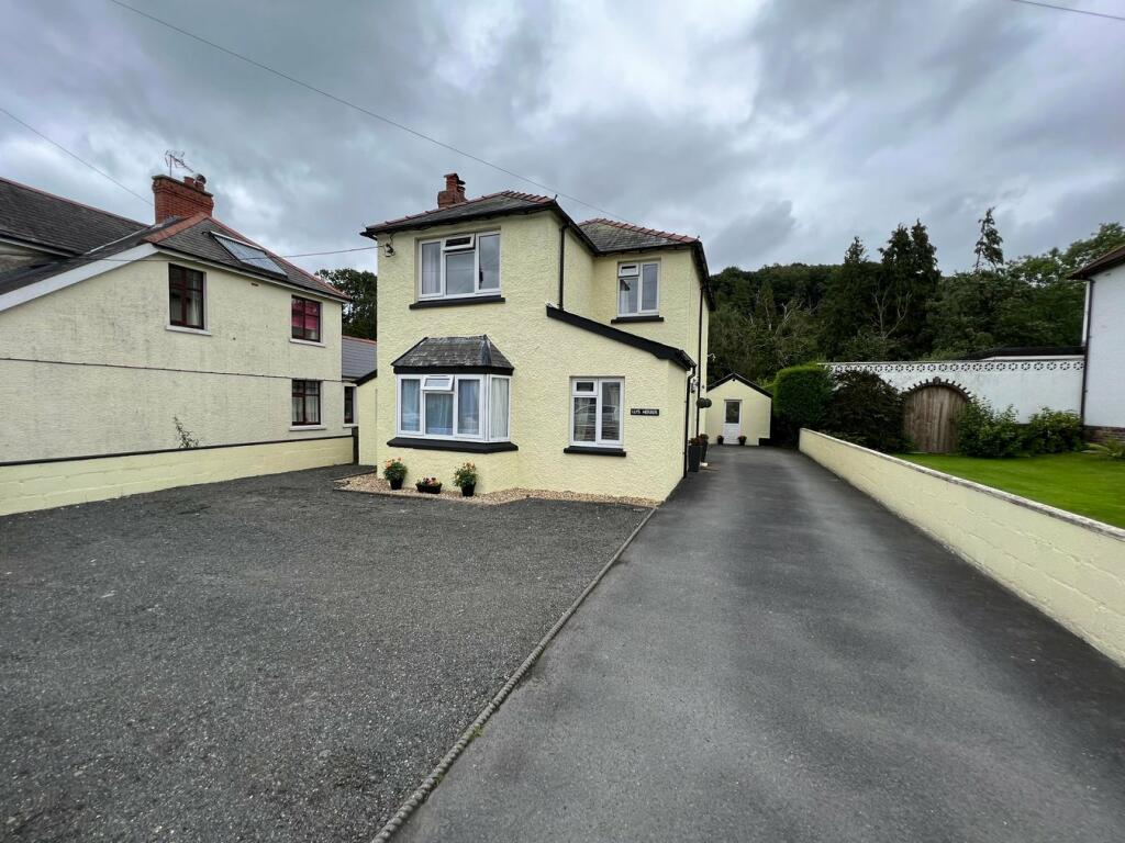 3 bedroom detached house for sale in Drefach Velindre, Llandysul, SA44