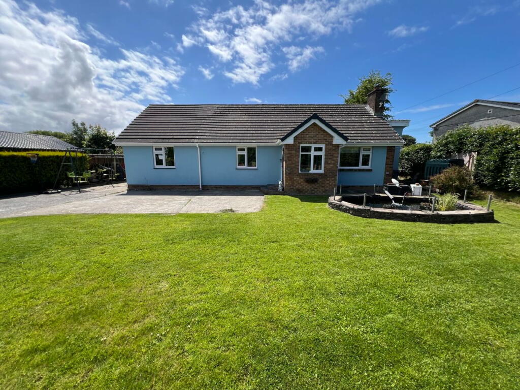 3 bedroom bungalow for sale in Cross Inn , Llanon, SY23