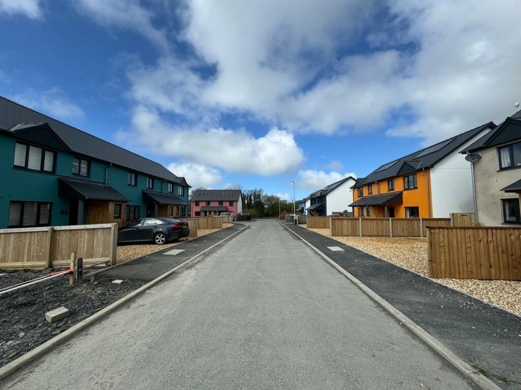 3 bedroom property for sale in Cae John, Cross Inn, Llanon, SY23