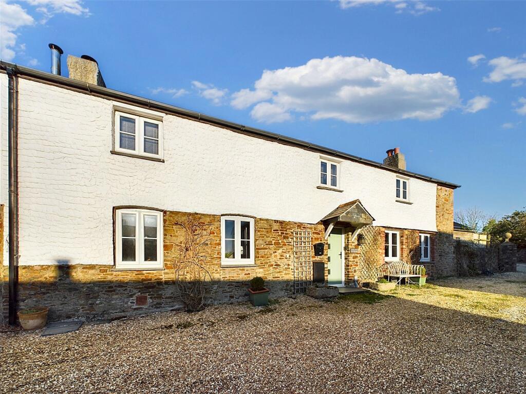 3 bedroom end of terrace house for sale in Marhamchurch, Bude, EX23