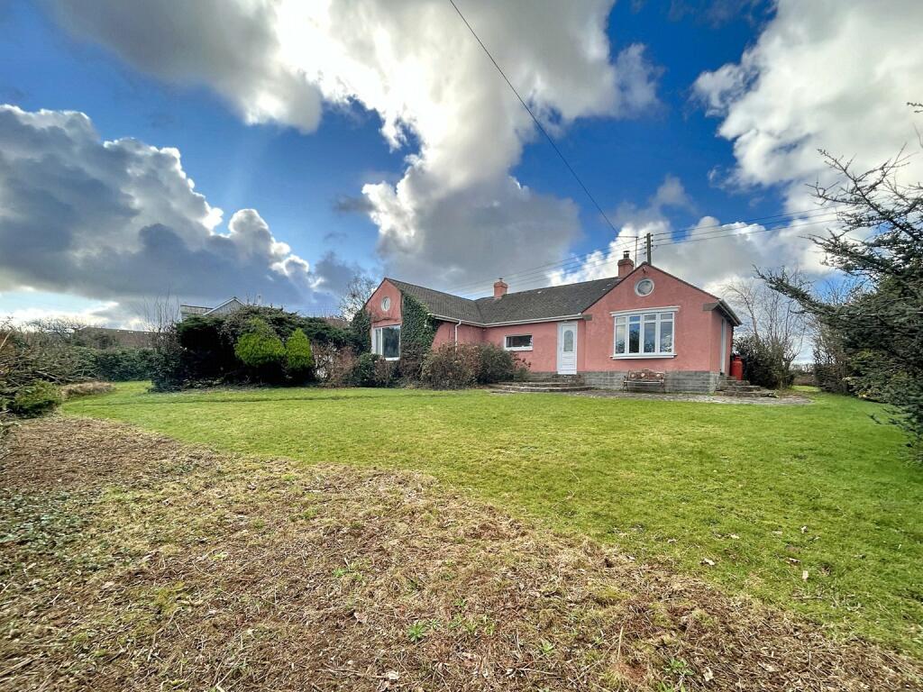 2 bedroom bungalow for sale in Bude, Cornwall, EX23