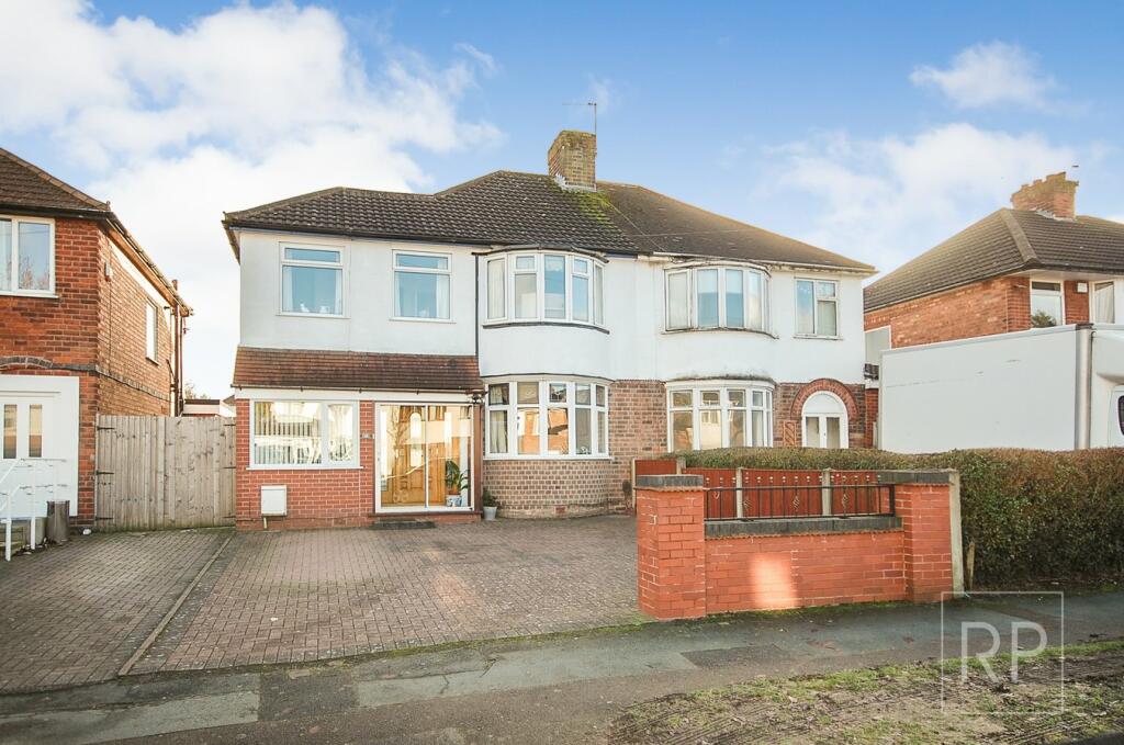 3 bedroom semidetached house for sale in Blakeley Avenue, Claregate