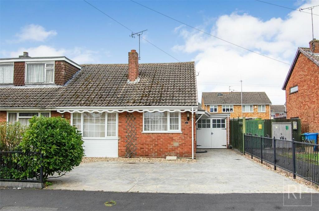 2 bedroom semidetached bungalow for sale in Wood Avenue, Coven