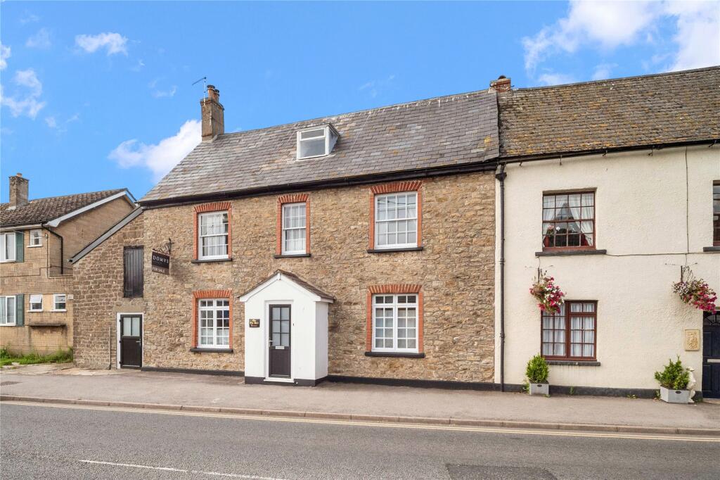 6 bedroom end of terrace house for sale in Bridport, Dorset, DT6