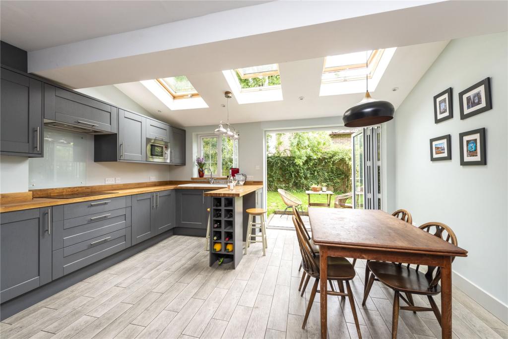 3 bedroom end of terrace house for sale in Puddletown, Dorset, DT2