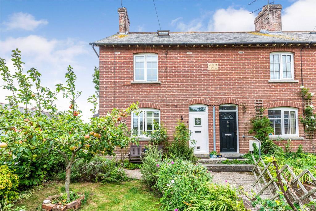 3 bedroom end of terrace house for sale in Puddletown, Dorset, DT2