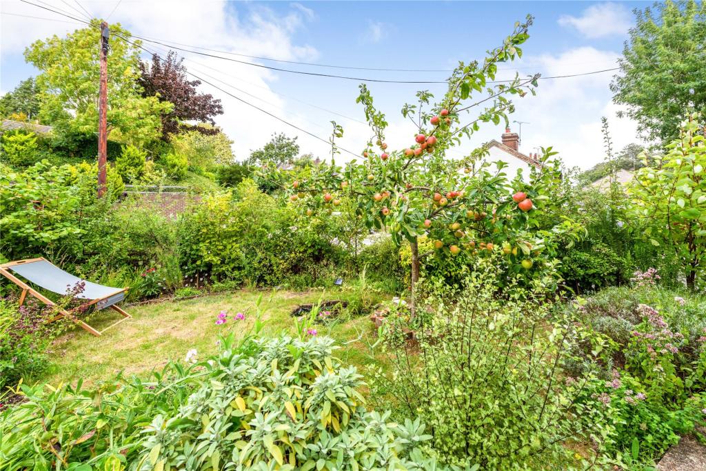 3 bedroom end of terrace house for sale in Puddletown, Dorset, DT2