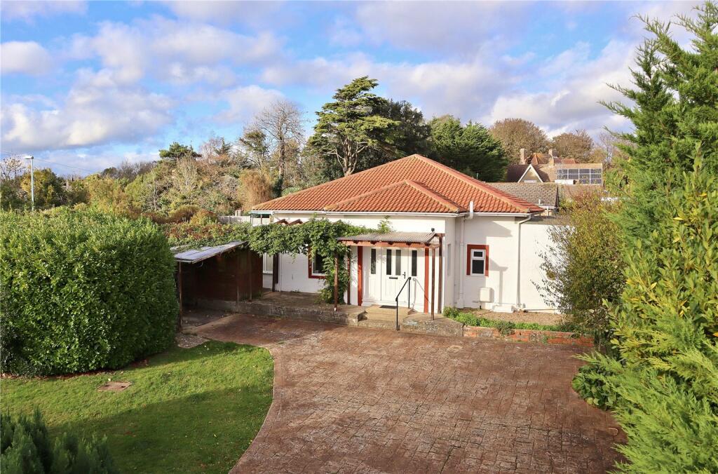 2 bedroom bungalow for sale in Durrington Hill, Worthing, West Sussex, BN13