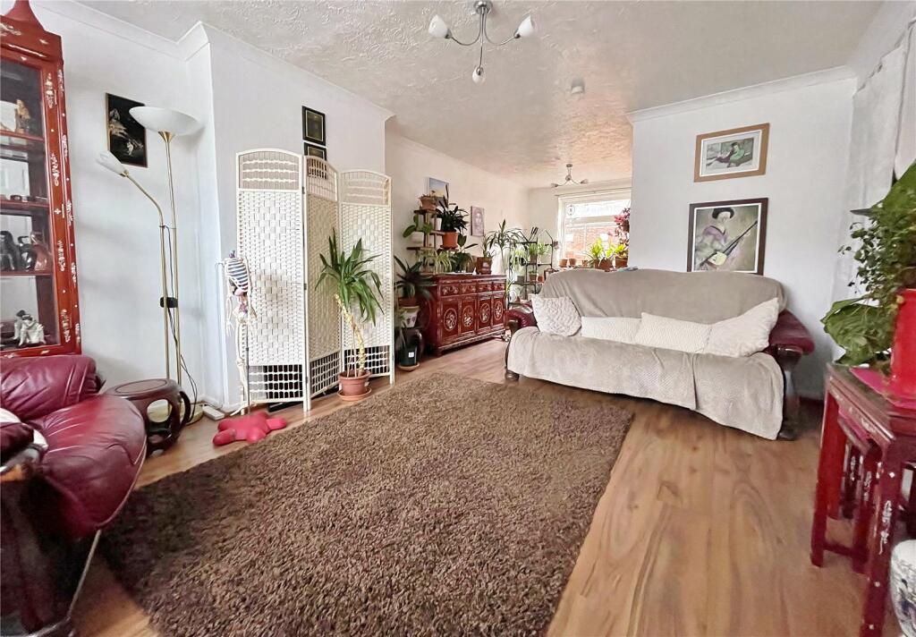 Additional property image - Mendip Crescent, Worthing, West Sussex, BN13