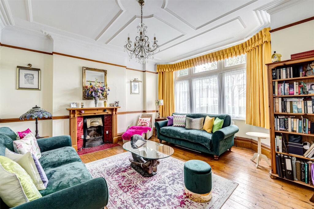 6 bedroom semidetached house for sale in Reigate Road, Worthing, West