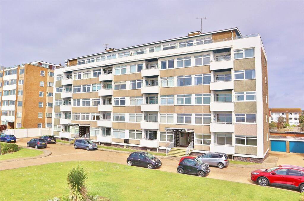 2 bedroom flat for sale in West Parade, Worthing, West Sussex, BN11