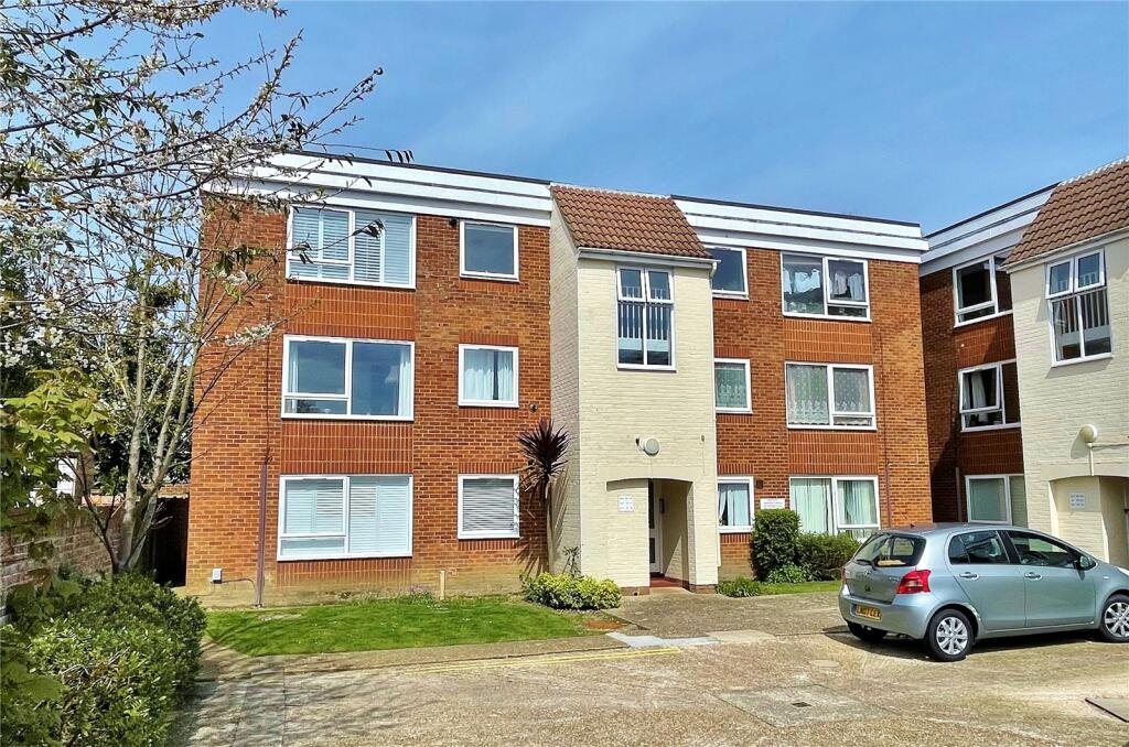 2 bedroom flat for sale in Downview Road, Worthing, West Sussex, BN11