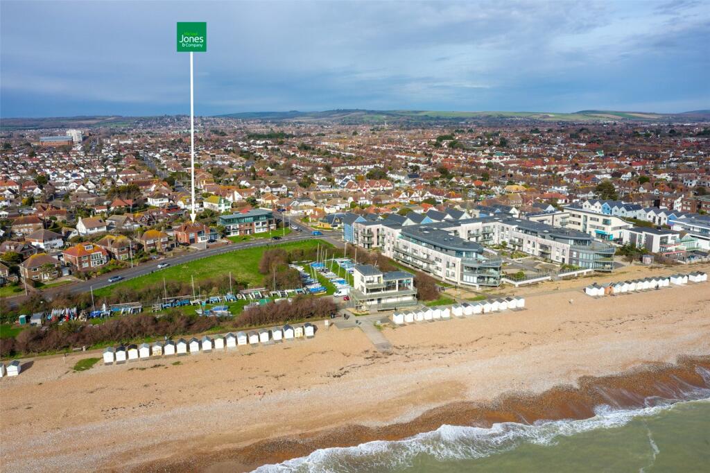 2 bedroom flat for sale in Marine Crescent, Goring-by-Sea, Worthing, West Sussex, BN12