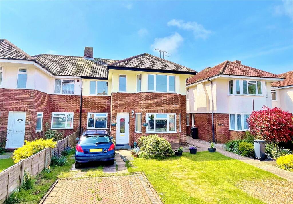 3 bedroom flat for sale in Ardingly Drive, GoringbySea, Worthing