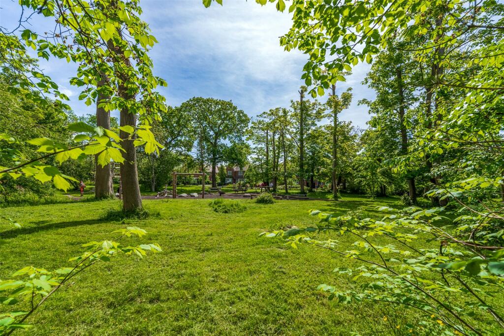 Additional property image - Skylark Rise, Goring-by-Sea, Worthing, West Sussex, BN12