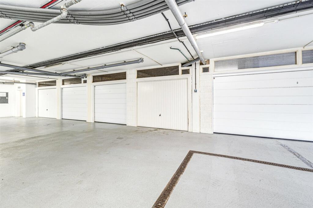 Additional property image - Vista Mare East, 42 West Parade, West Worthing, West Sussex, BN11