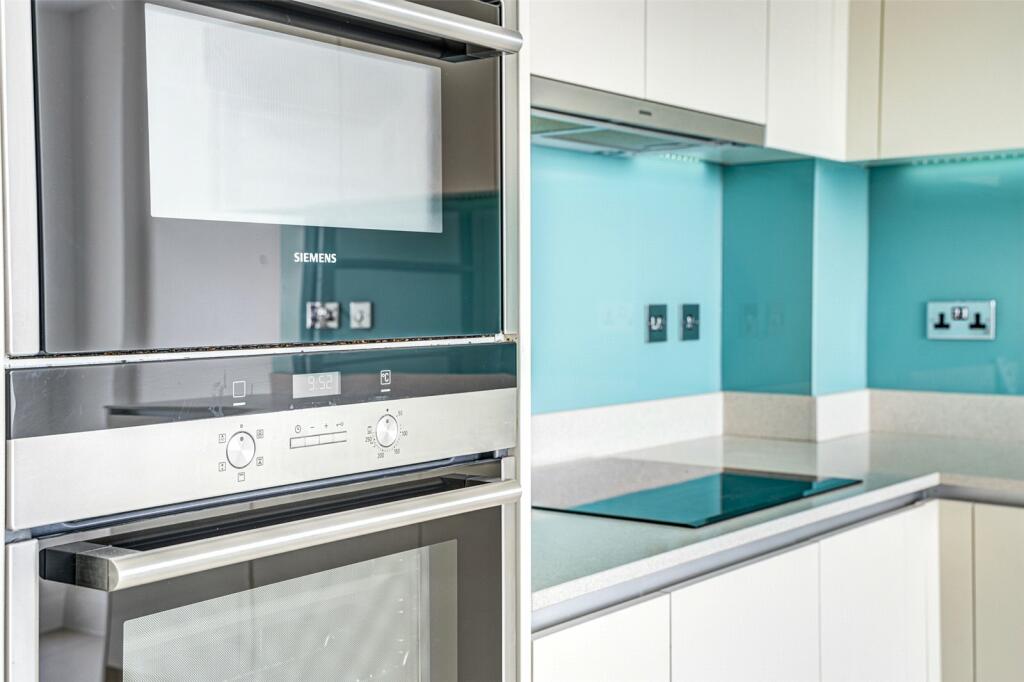 Additional property image - Vista Mare East, 42 West Parade, West Worthing, West Sussex, BN11