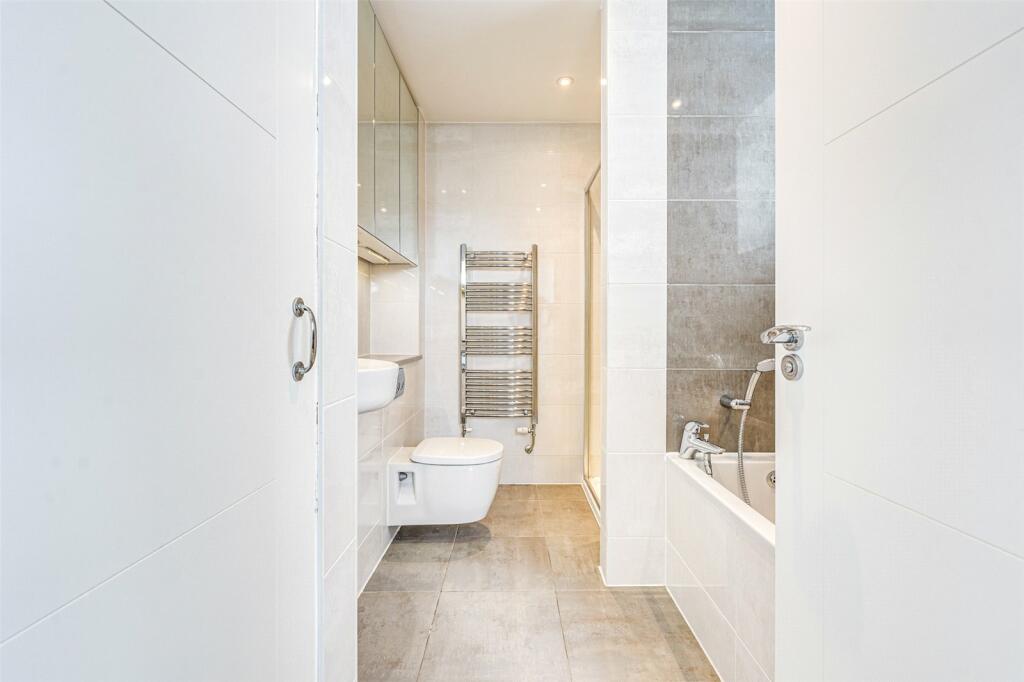 Additional property image - Vista Mare East, 42 West Parade, West Worthing, West Sussex, BN11