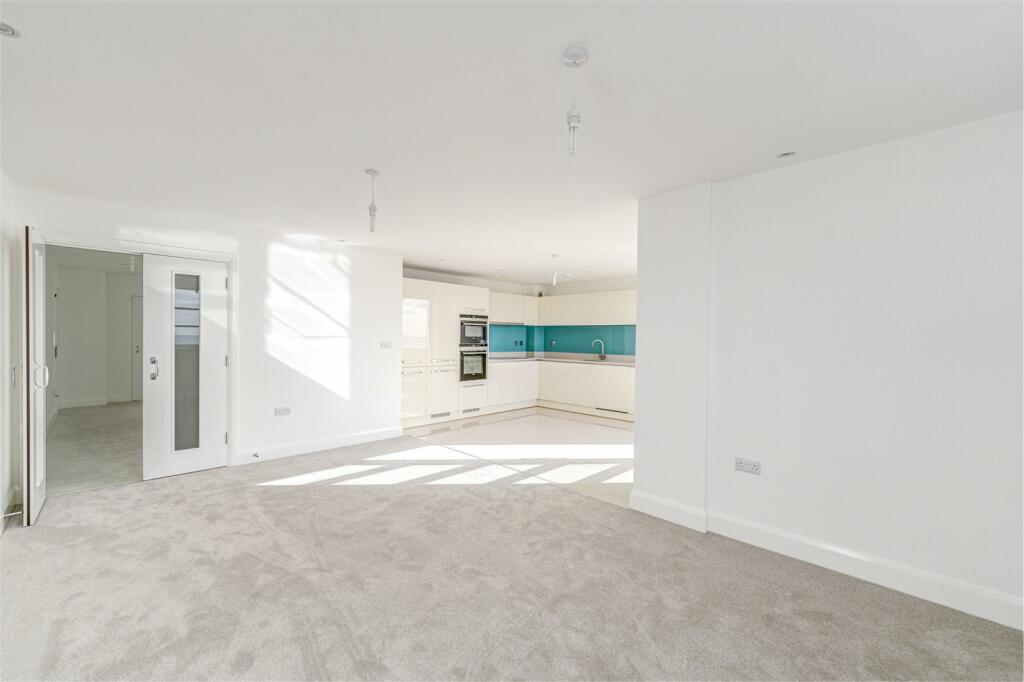 Additional property image - Vista Mare East, 42 West Parade, West Worthing, West Sussex, BN11