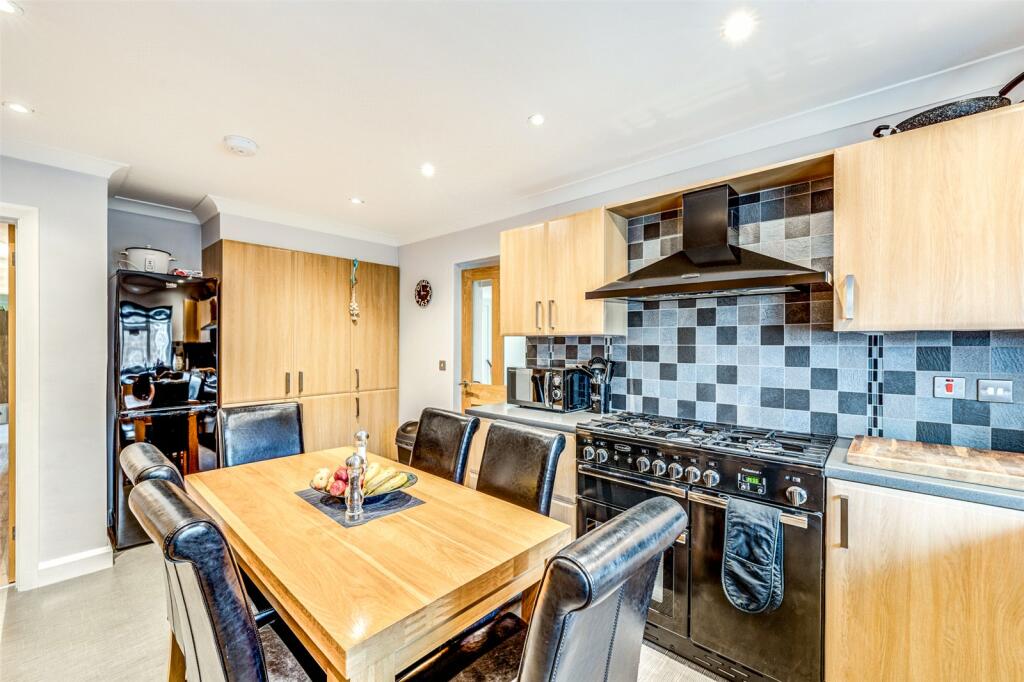 Additional property image - Sea Place, Goring-by-Sea, Worthing, West Sussex, BN12