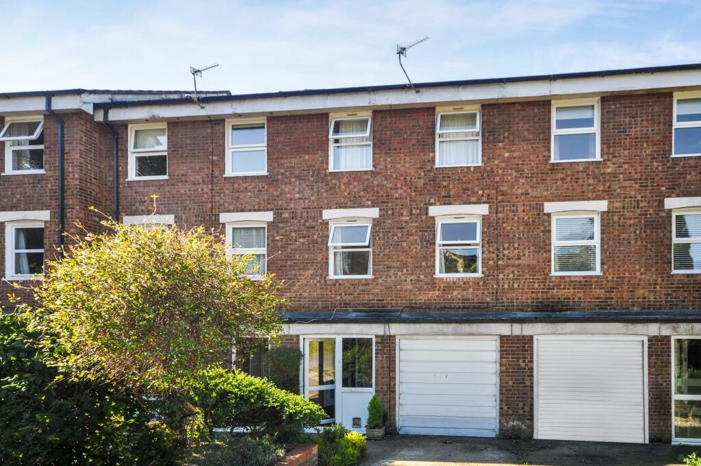 4 bedroom terraced house for rent in Templars Close, Wheatley, OX33