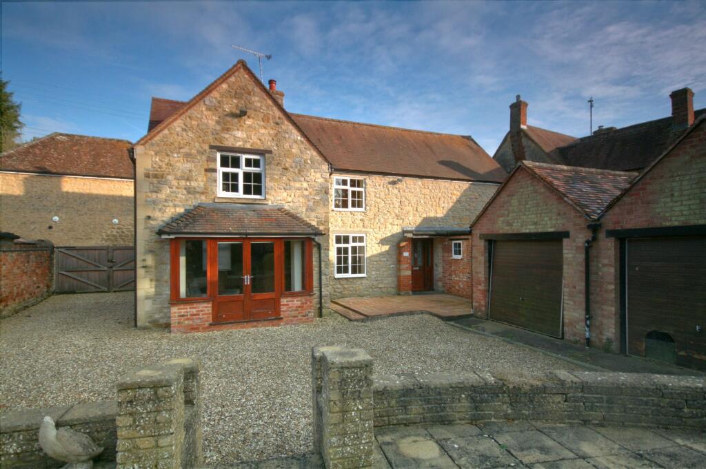 Main image of property: Kiln Lane, Wheatley, OX33