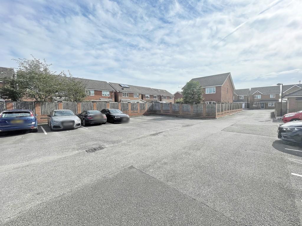 2 bedroom apartment for sale in Poppyfields, Warrington, WA5