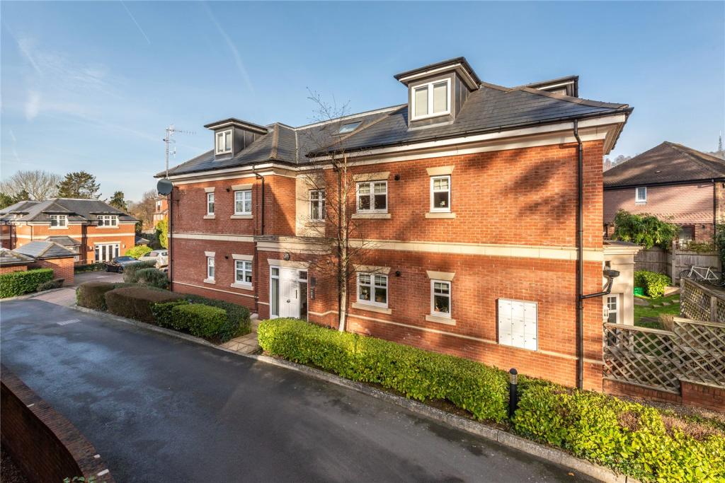 2 bedroom apartment for sale in Cedar Rise, 93 Reigate Hill, Reigate
