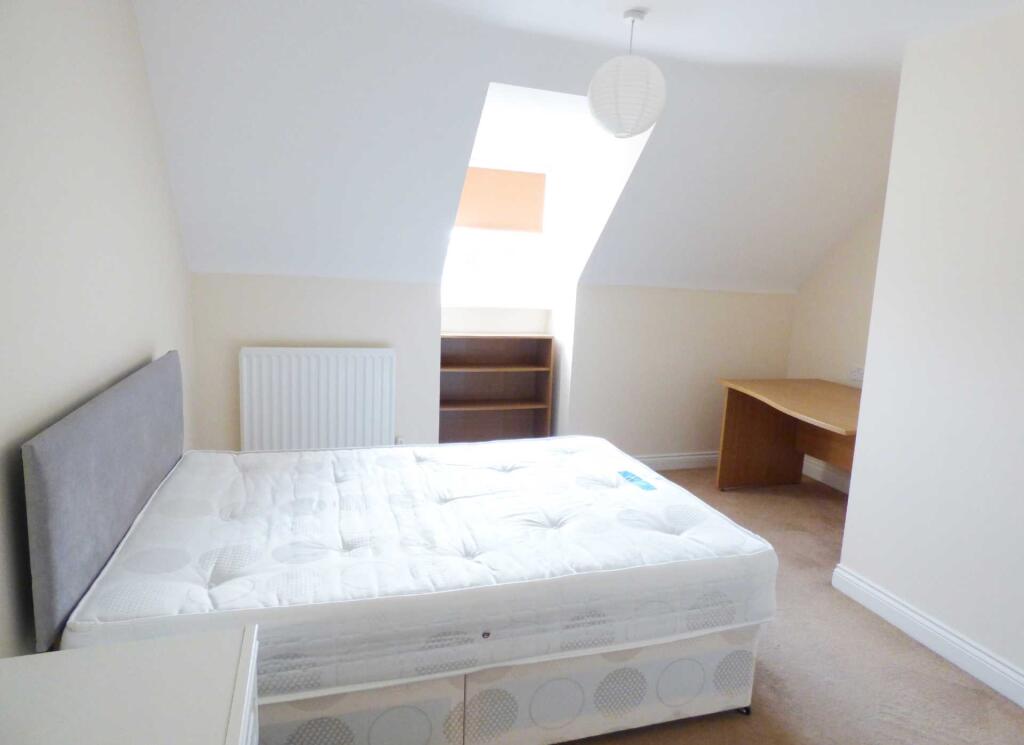 Main image of property: HMO licence with 3 DOUBLE bedrooms