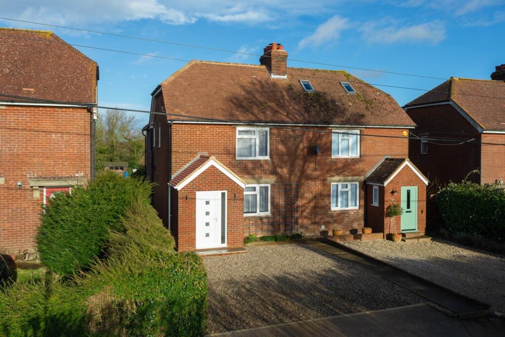 3 bedroom semi-detached house for rent in Church Lane, Waltham, Canterbury, CT4
