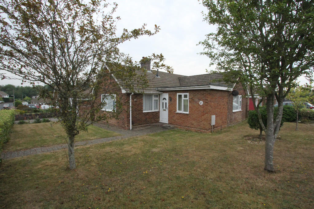 3 bedroom detached bungalow for sale in Harvey Road, Ashford, Kent, TN24