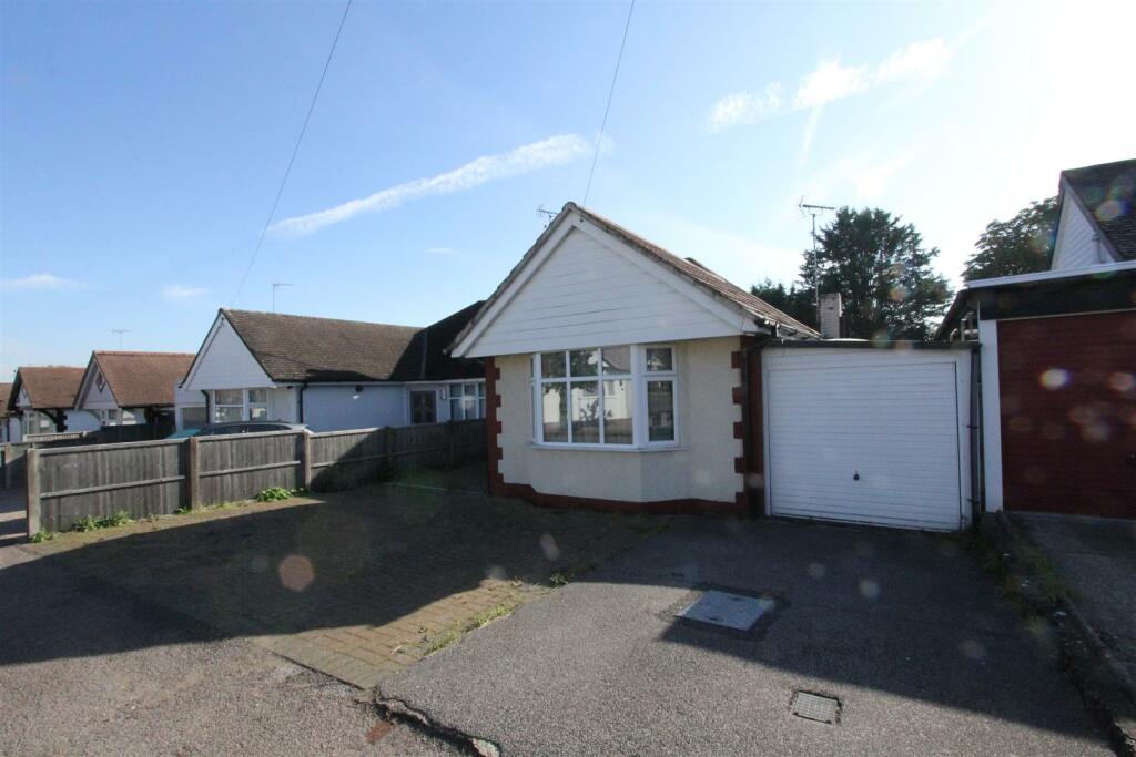 3 bedroom bungalow for sale in The Drive, Potters Bar, EN6