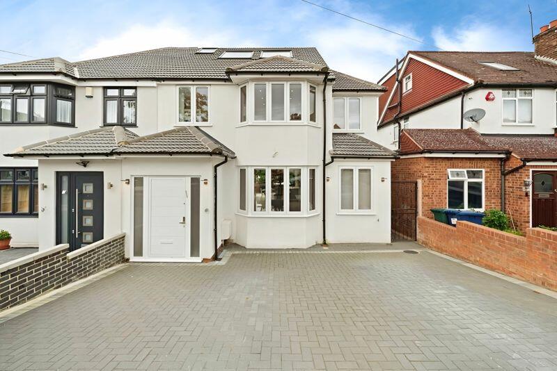 7 bedroom semidetached house for sale in Warwick Avenue, Edgware, HA8