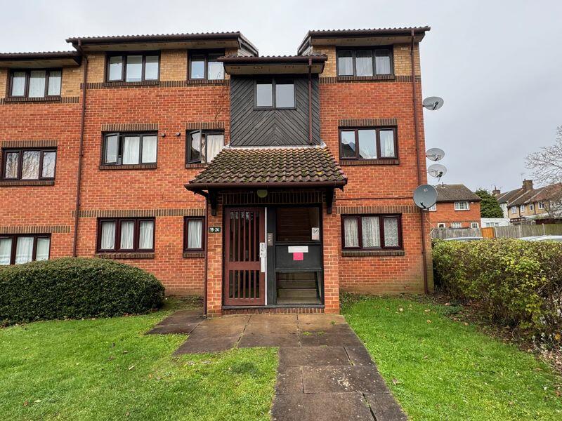 2 bedroom flat for sale in Pavilion Way, Edgware, HA8