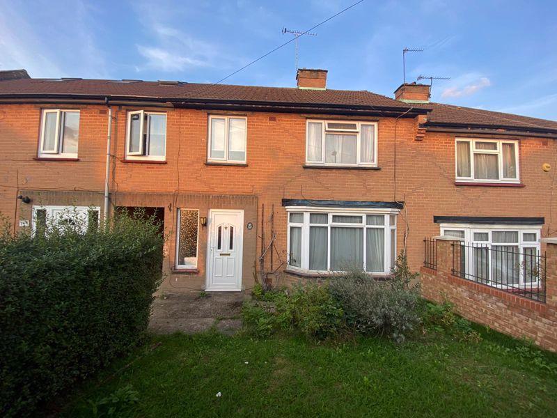 3 bedroom terraced house for sale in Fairmead Crescent, Edgware, HA8