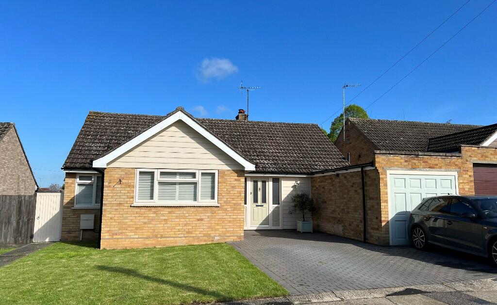 3 bedroom detached bungalow for sale in Bocking, CM7