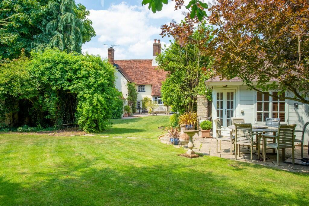 5 bedroom detached house for sale in Felsted Village Centre, CM6