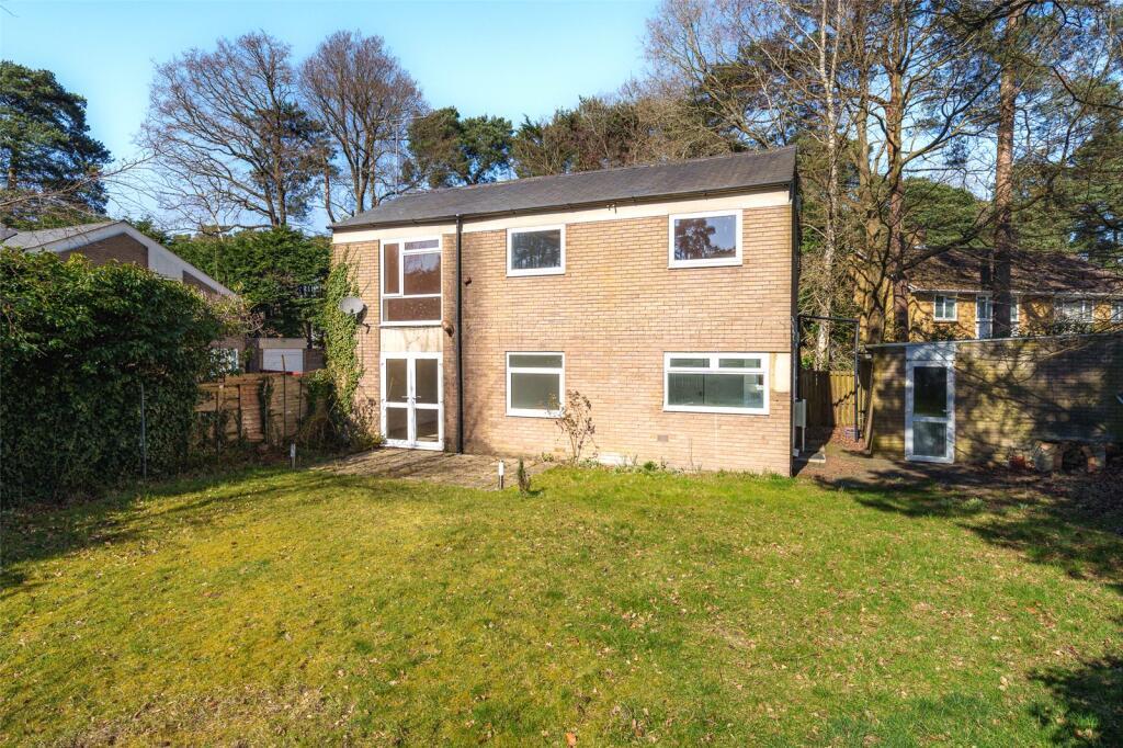 Main image of property: Shaftesbury Close, Bracknell, RG12