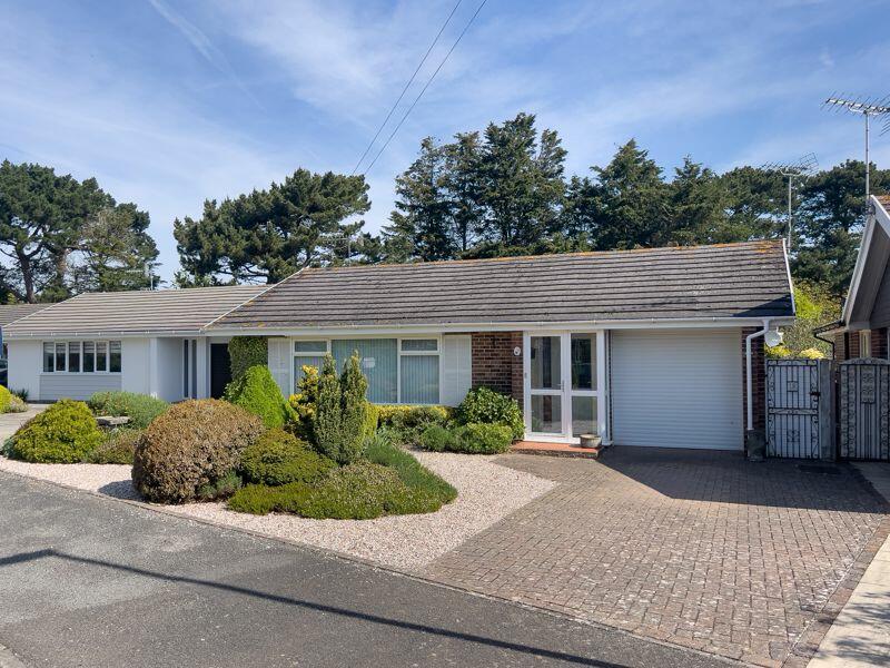 3 bedroom detached bungalow for sale in Felpham, West Sussex, PO22