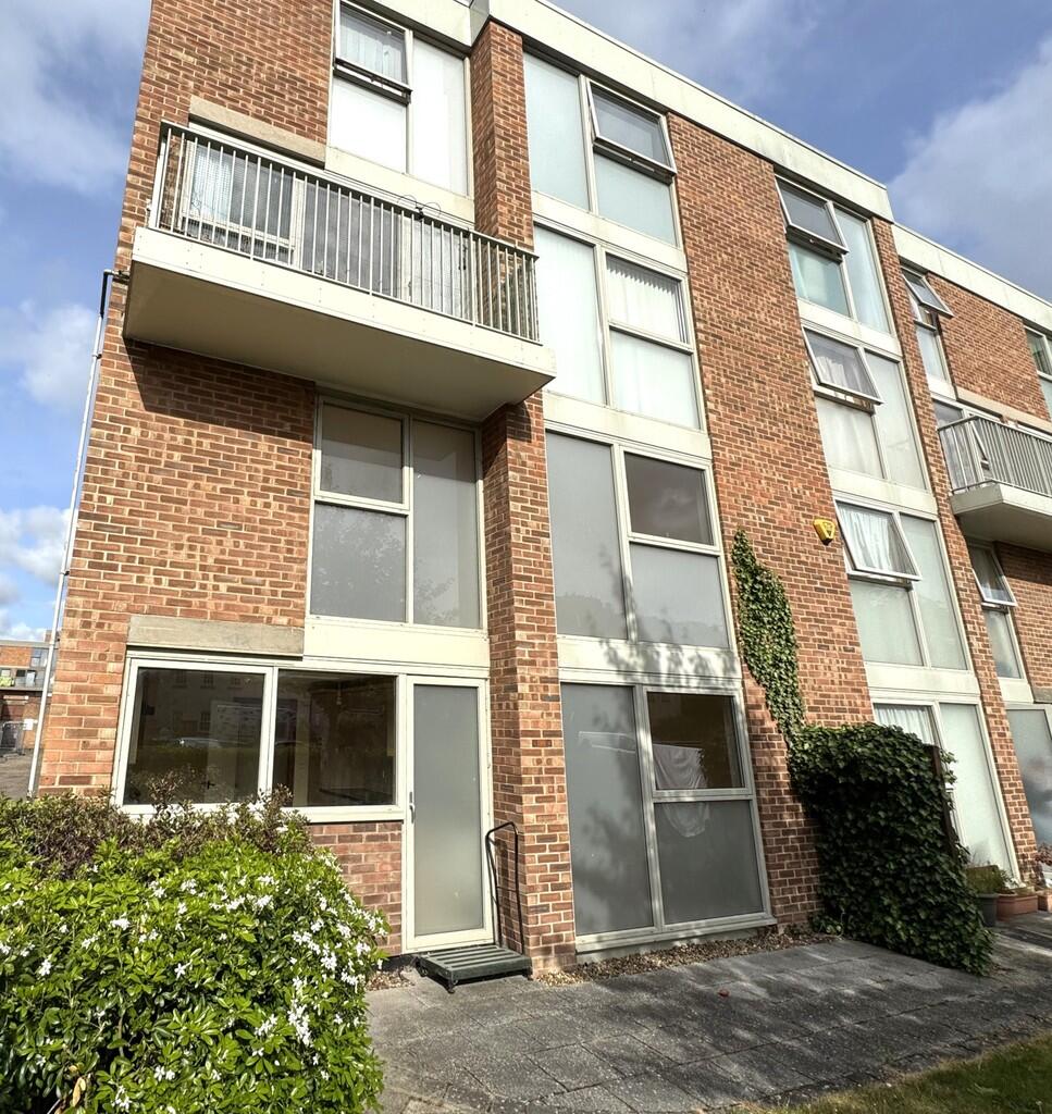 Main image of property: KING'S LYNN - 3 Bedroom Maisonette in Town Centre