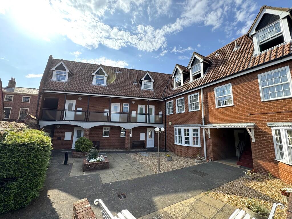 Main image of property: KING'S LYNN - 2 Bedroom Flat in Town Centre with Parking