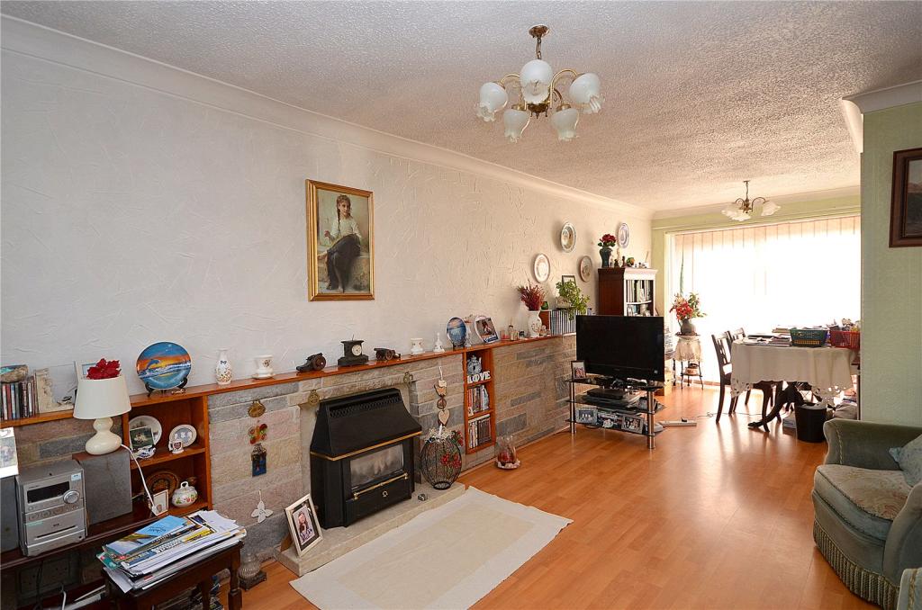 3 bedroom detached house for sale in Westfields Road, Mirfield, WF14