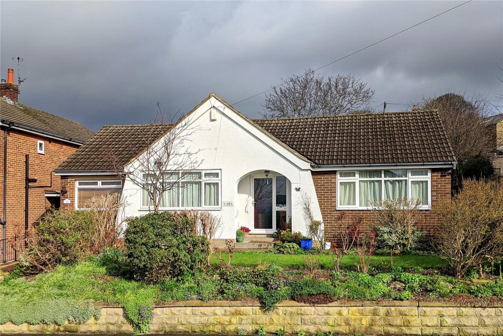 3 bedroom bungalow for sale in Stocks Bank Road, Mirfield, West
