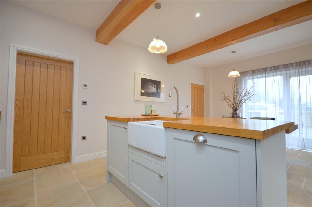 4 bedroom detached house for sale in Wellhouse Lane, Mirfield, West