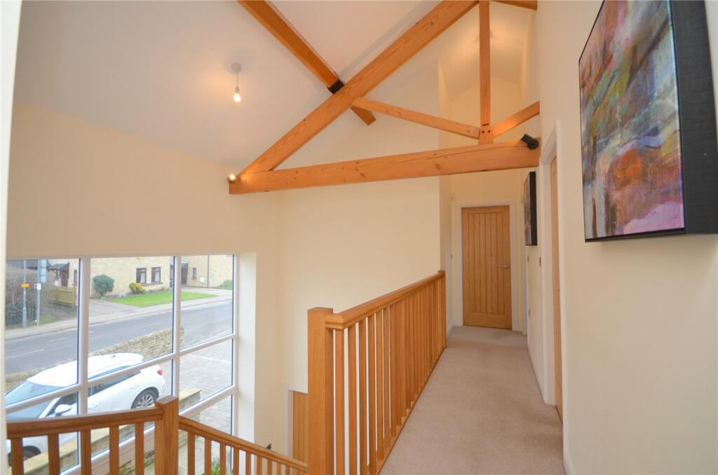 4 bedroom detached house for sale in Wellhouse Lane, Mirfield, West