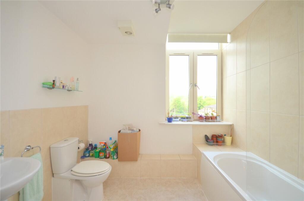 2 bedroom apartment for sale in Huddersfield Road, Mirfield, West