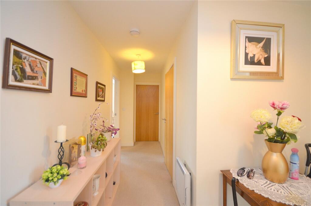 2 bedroom apartment for sale in Huddersfield Road, Mirfield, West