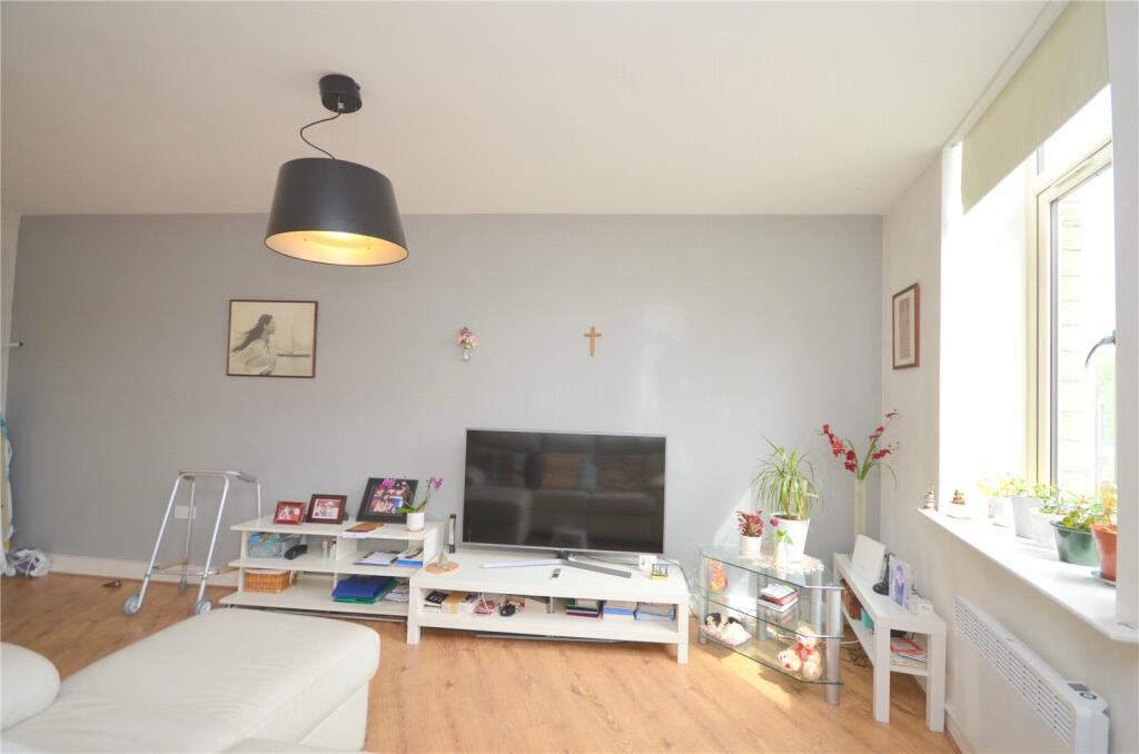 2 bedroom apartment for sale in Huddersfield Road, Mirfield, West