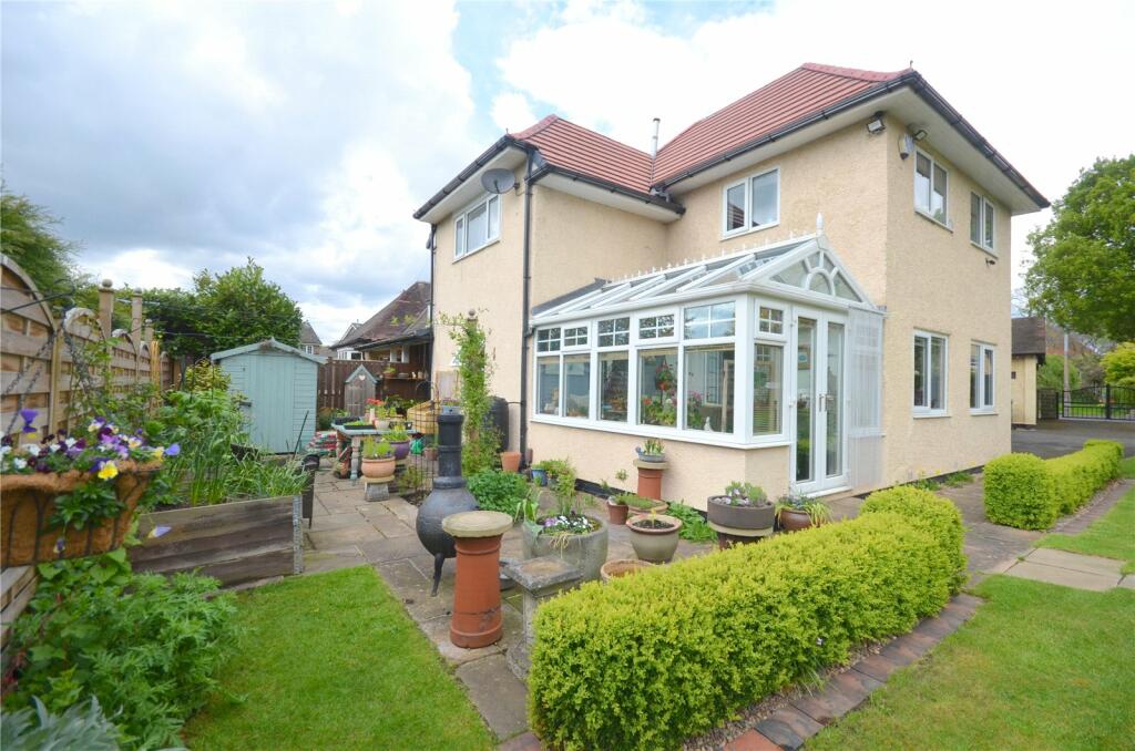 4 bedroom semidetached house for sale in Church Lane, Mirfield, West